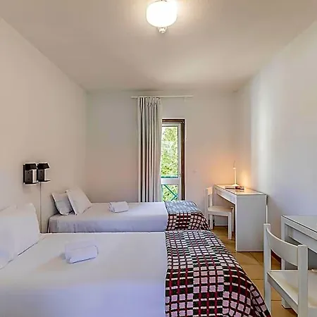 Hi - De Juventude Hostel Γκουάρντα